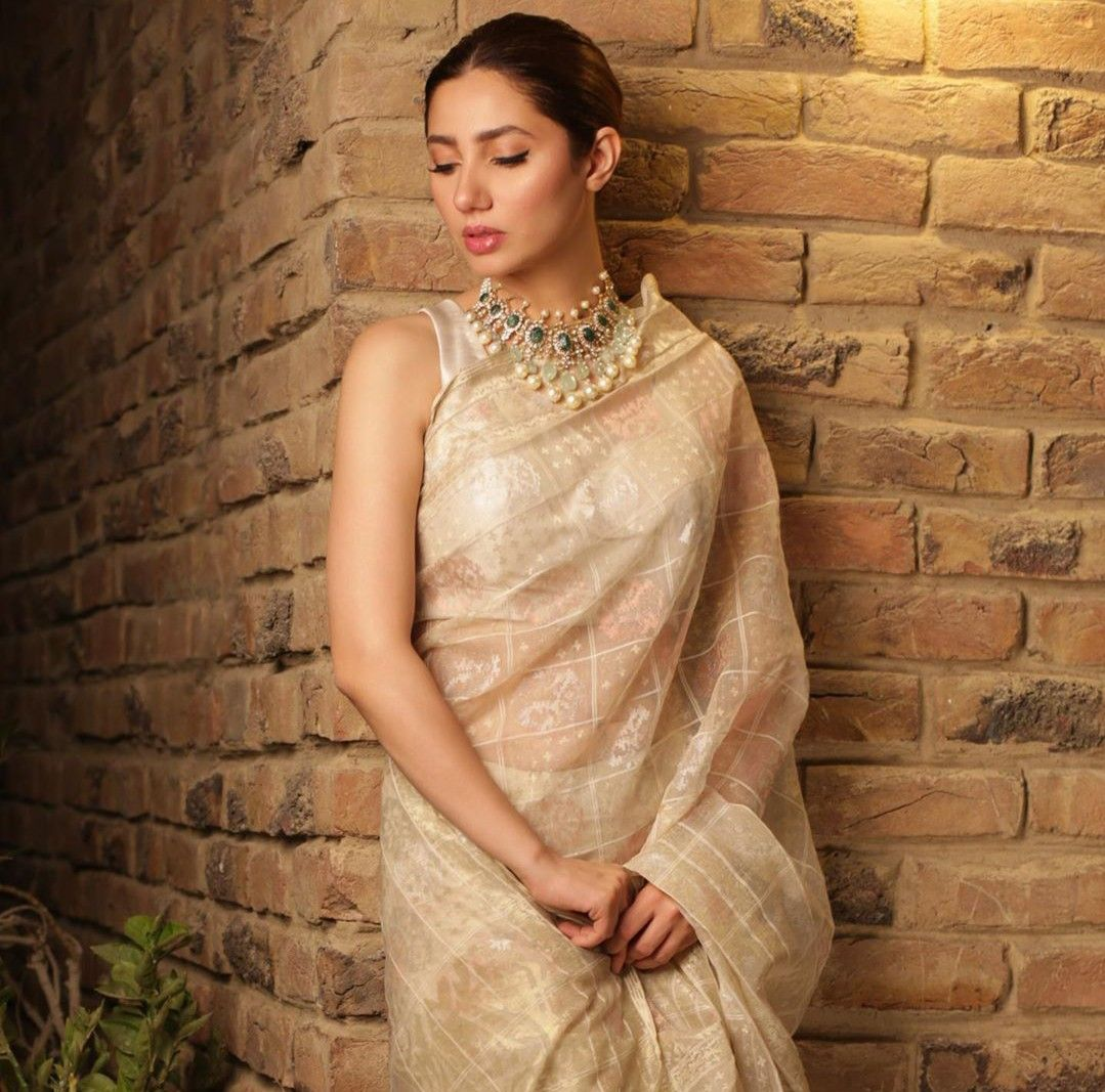 What Accessories to Pair with Sarees?