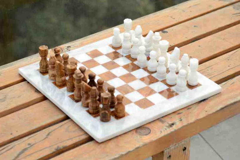 White and brown Marble Chess Set IMG # 1