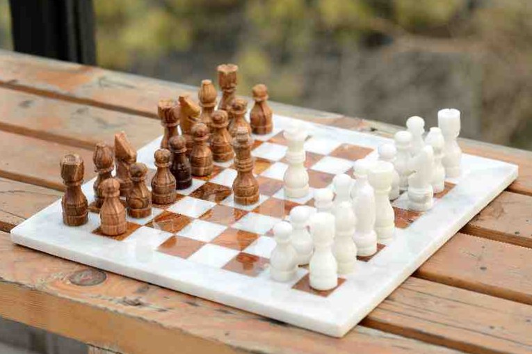 White and brown Marble Chess Set IMG # 1