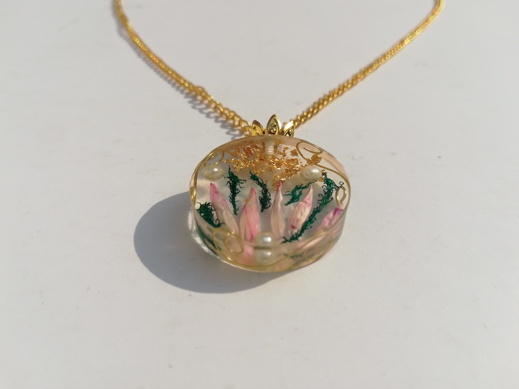 Exquisite Queen Pendant