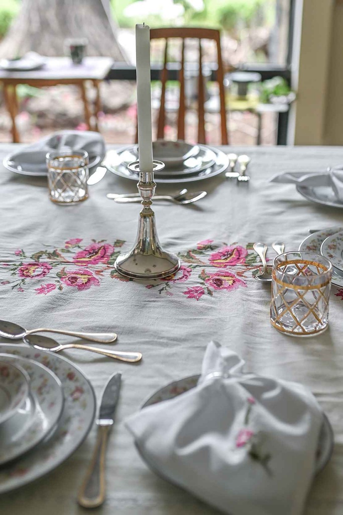 Extra image for Crochet withTarkashi Dining Table Cover