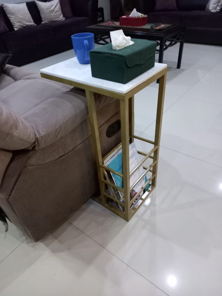 Coffee Table with magazine rack IMG # 1