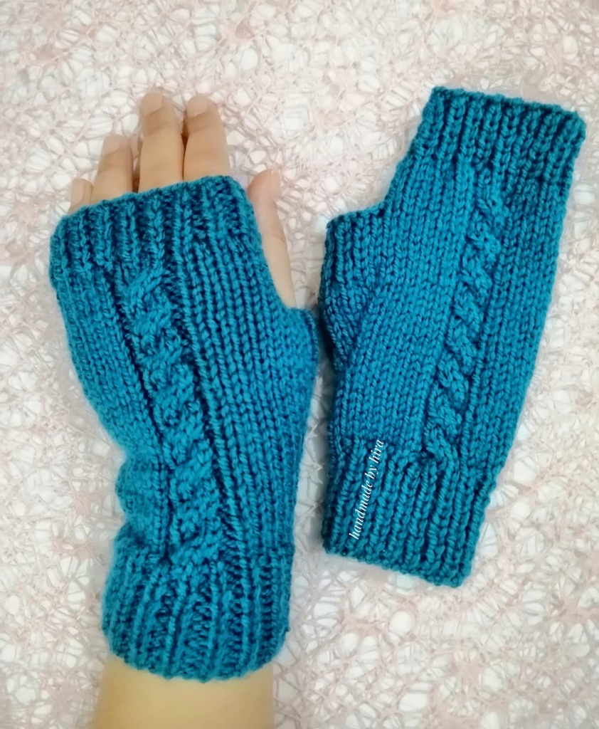 Cozy Cabled Mitts