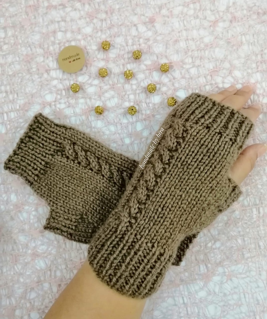 Cozy Cabled Mitts