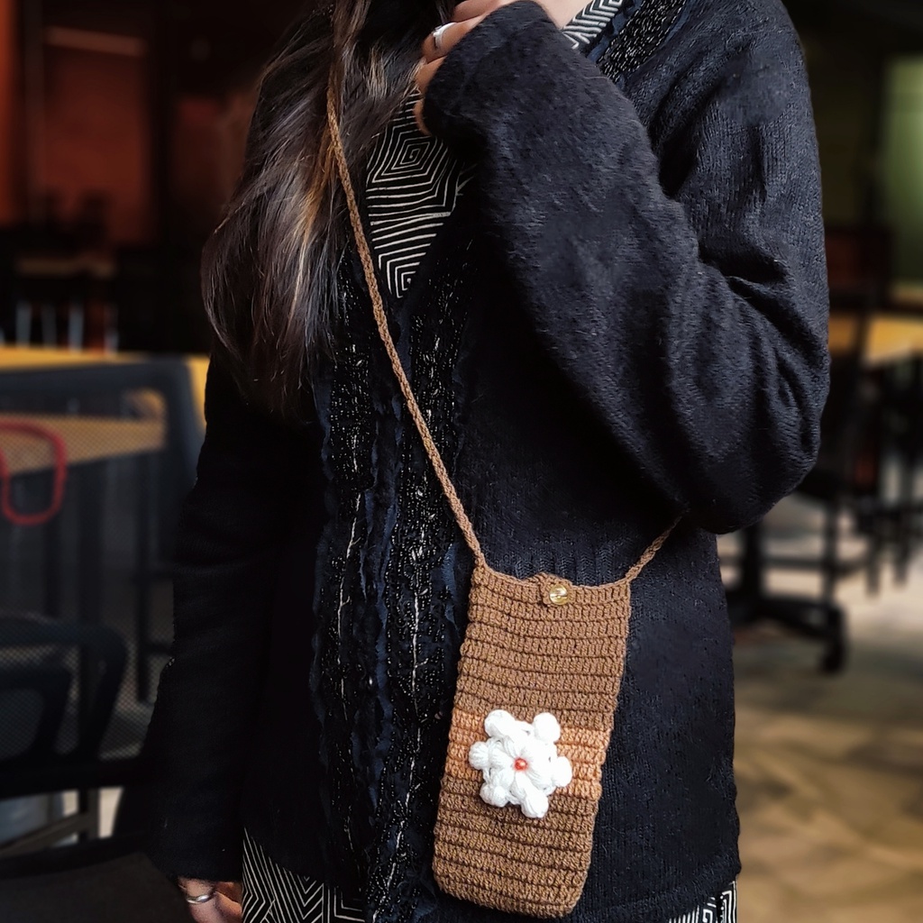 Crochet Mobile Pouch in Brown &amp; White Color