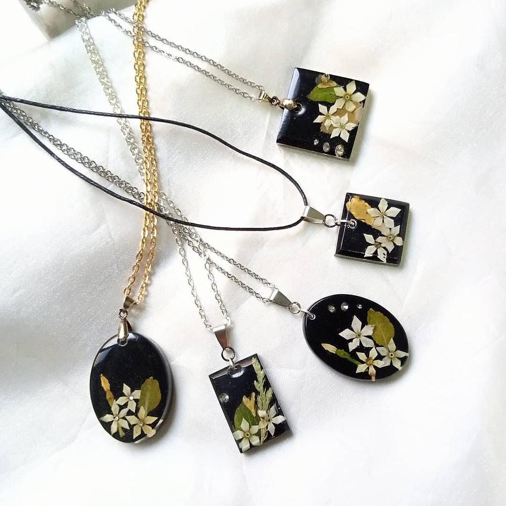 Hand Crafted Dry Flower Necklace