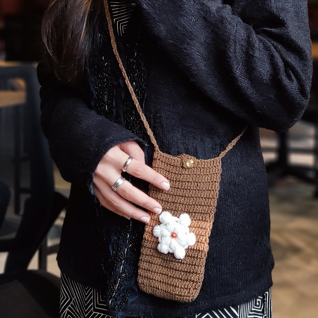 Crochet Mobile Pouch in Brown &amp; White Color