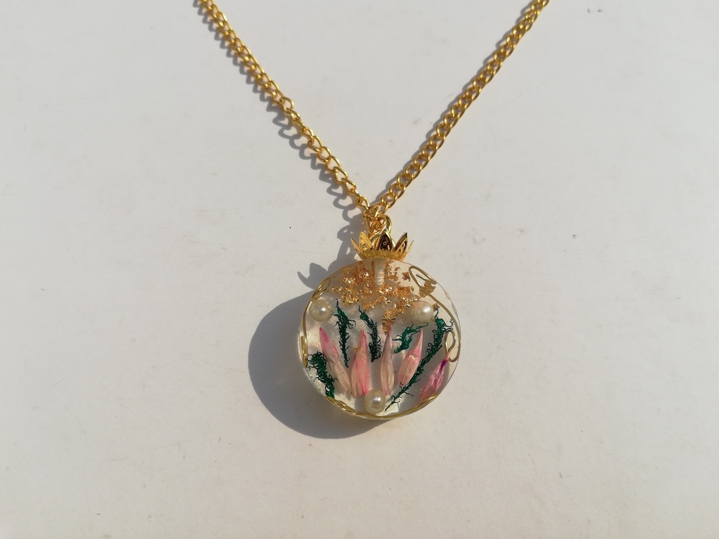 Exquisite Queen Pendant