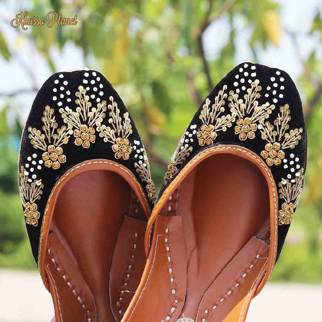 Handcrafted Fine Dabka Work Khussa