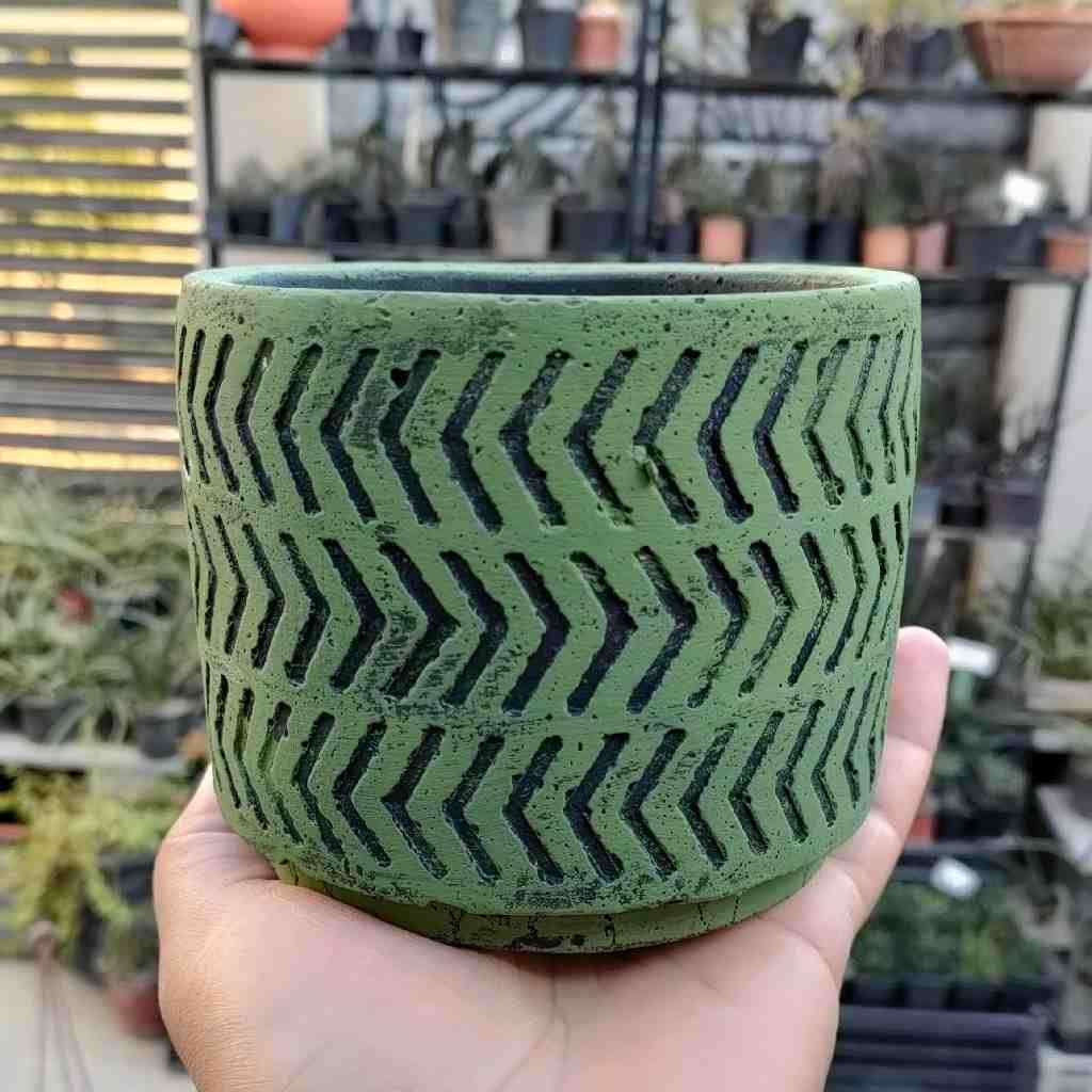 Round Arrow Vintage Pot 