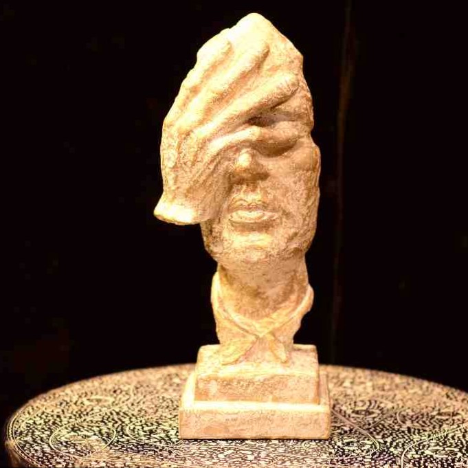 The Thinker Statue, Silence Sculpture