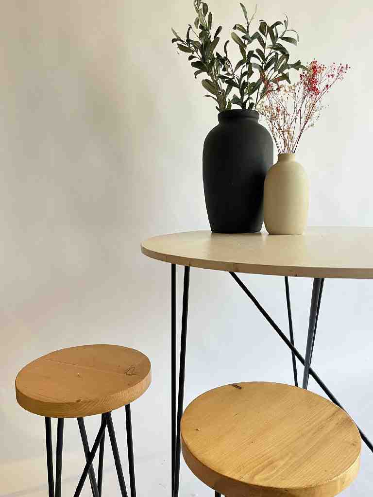 Dining/ Workstation with 2 Stools