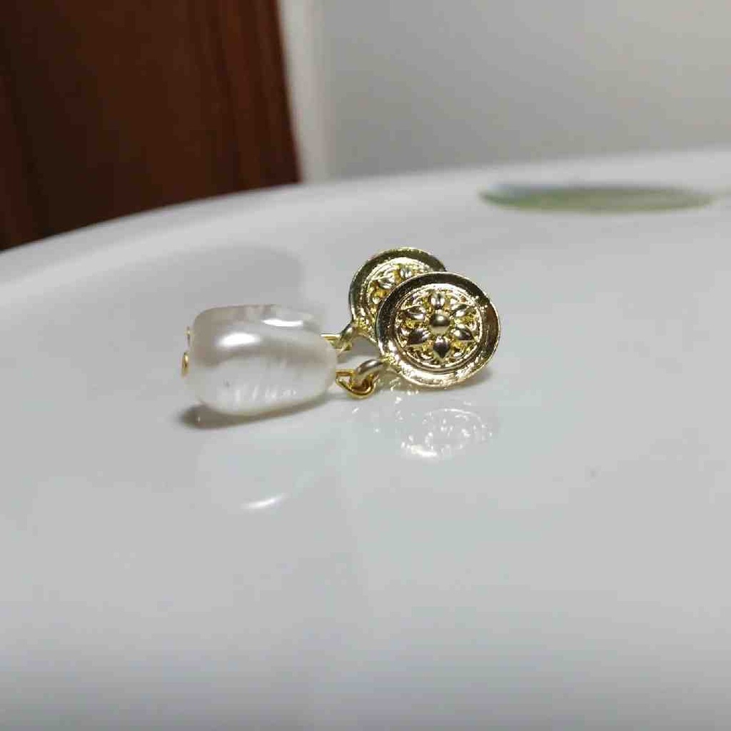 Pearl Stud