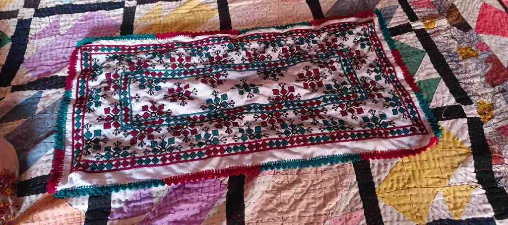 Pillow cover hand embroidery (Pako)