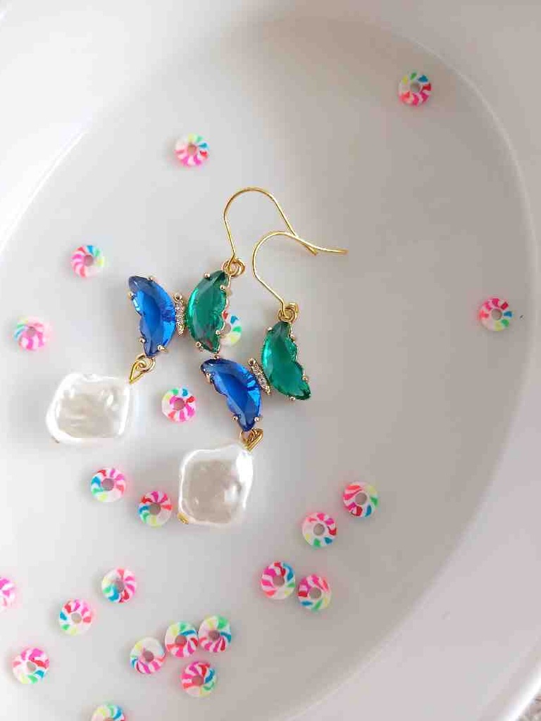 Trendy earrings 