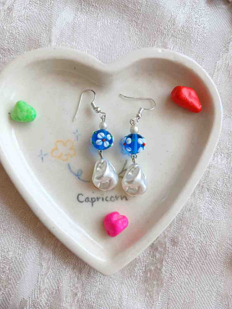 Trendy earrings 