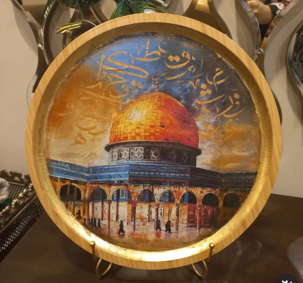 Wooden platter with easel stand