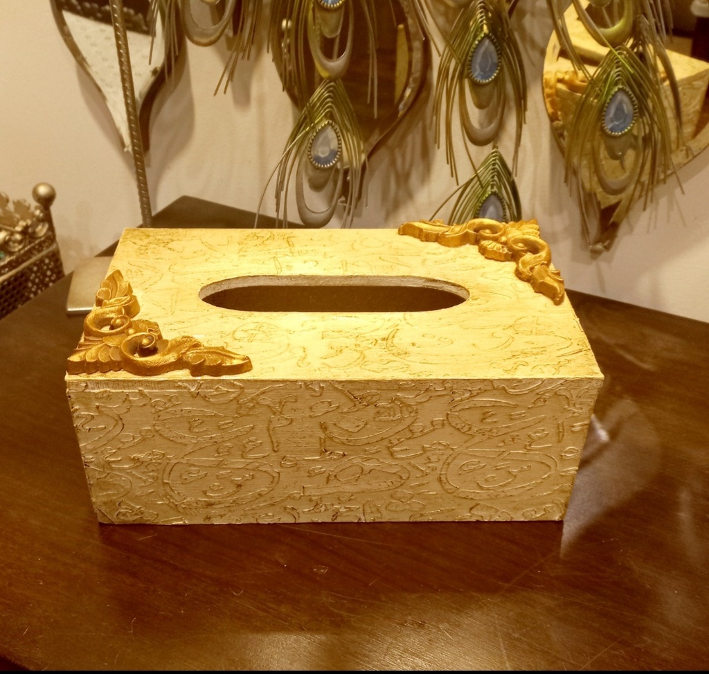 Tissue box