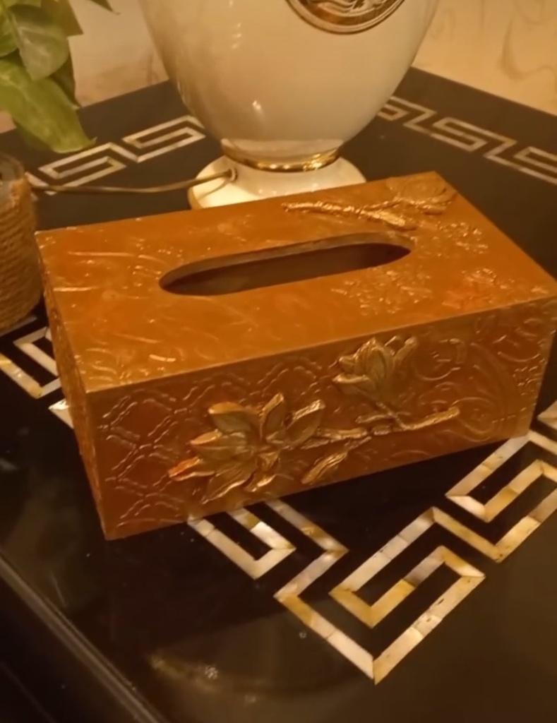 Tissue box
