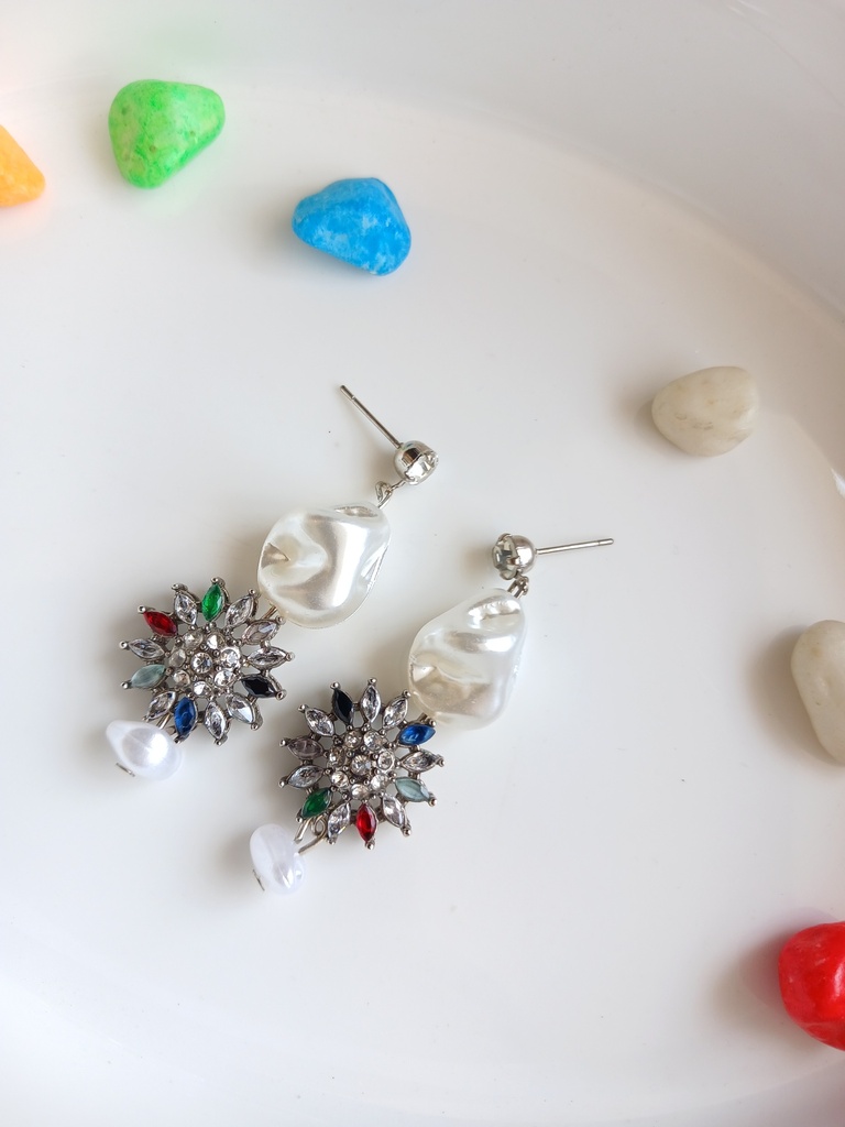 TRENDY EARRINGS
