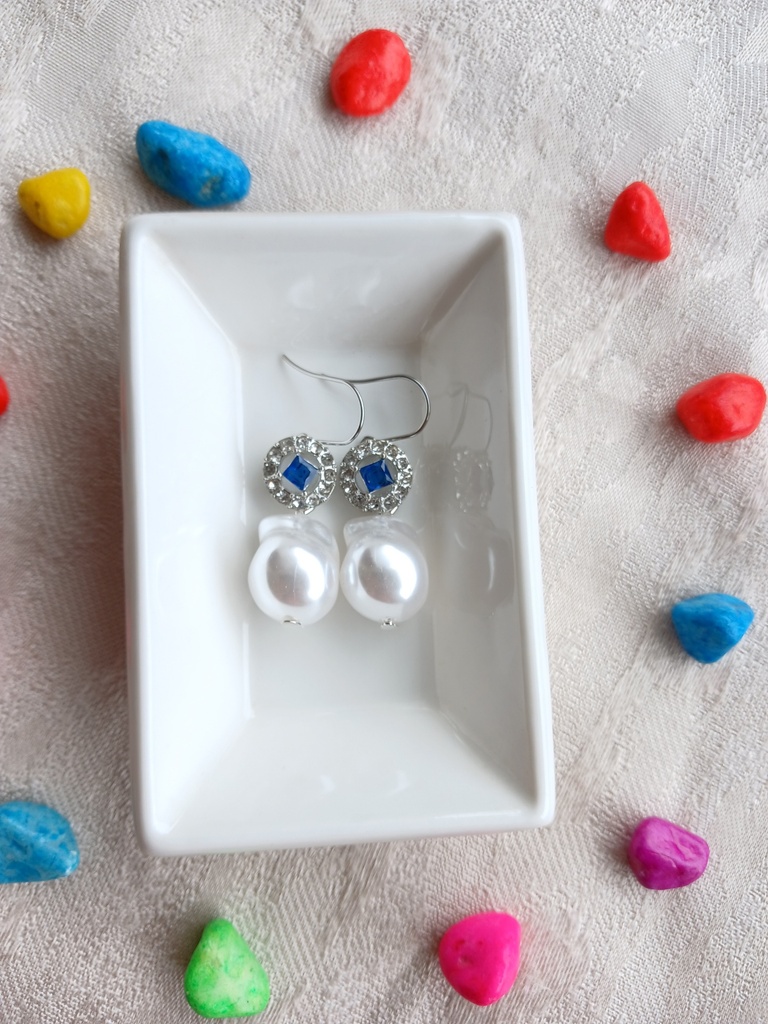 TRENDY EARRINGS