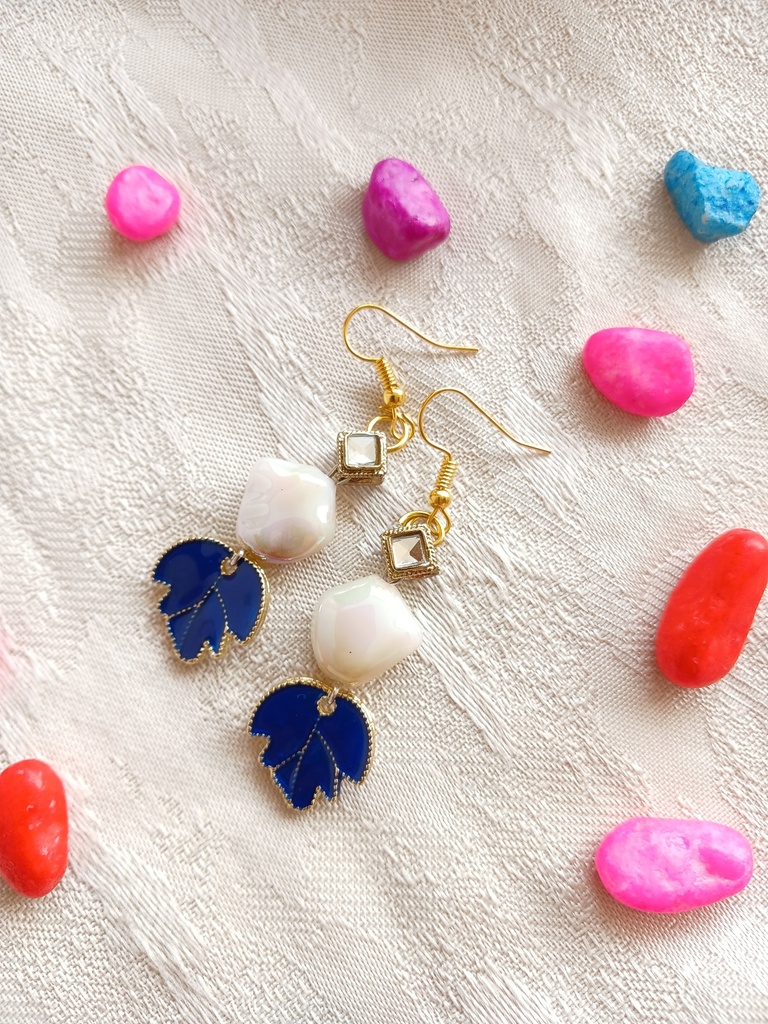 TRENDY EARRINGS
