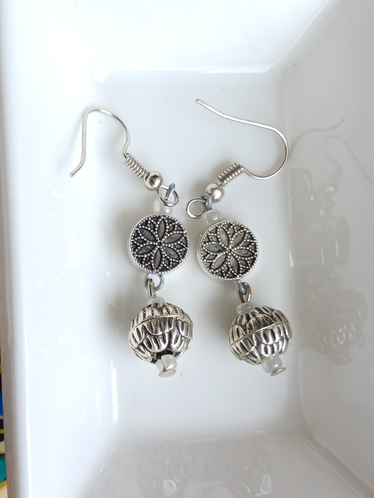 TRENDY EARRINGS
