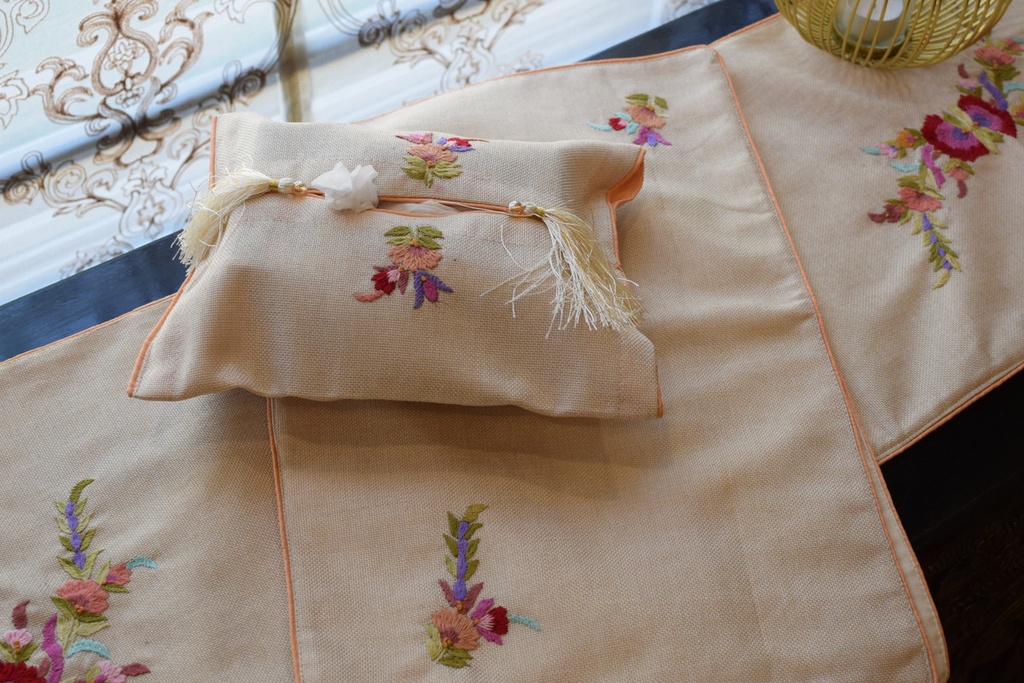 JS-6 Beige Jute Runner, Mats and Tissue Box Cover Set