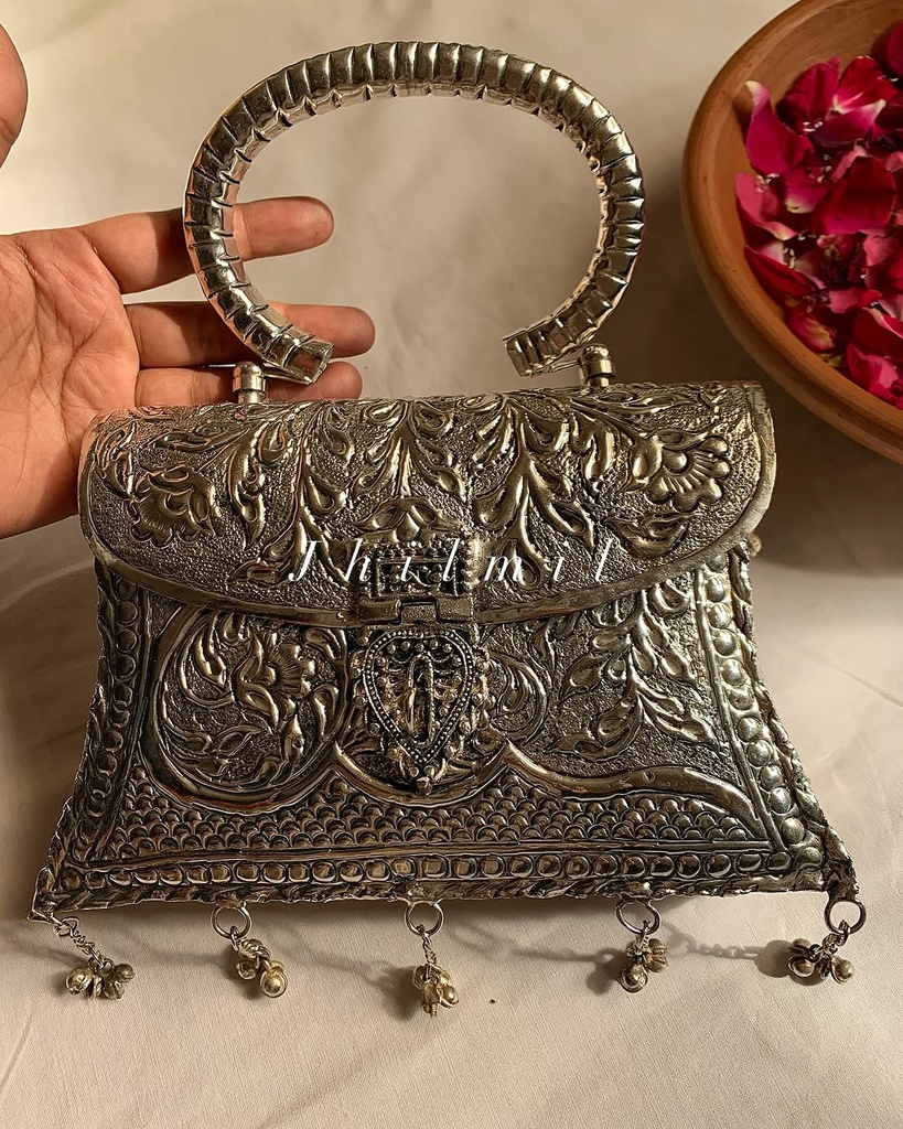Rajhastani Metal Clutch Design 004