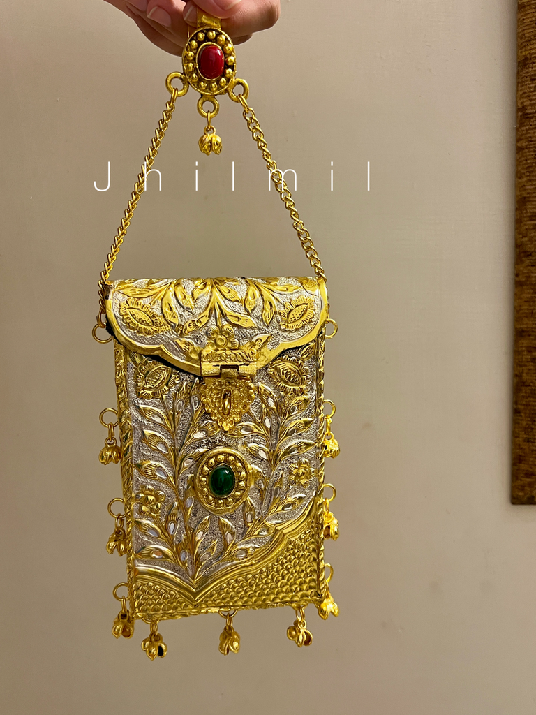 Sunehri Glow Clutch- Design 5