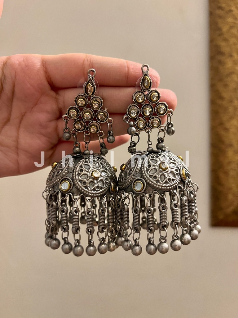 Aina Jhumka