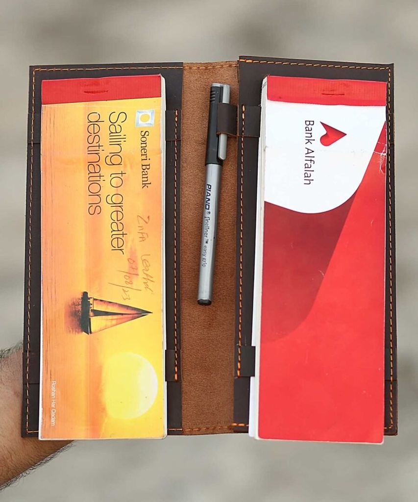 Prestige – Dark Coffee Brown