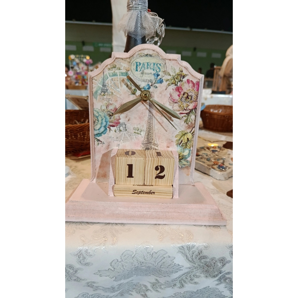 Decoupaged calendar clock