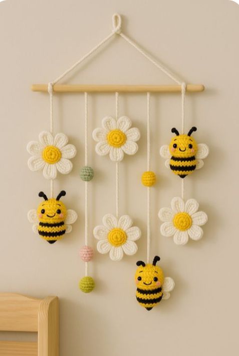 Crochet daisy flower with bee wall hanging.