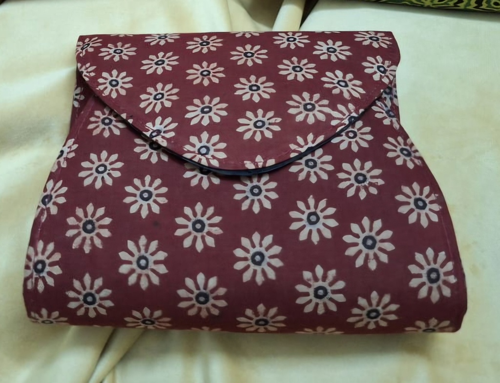 RANGOLI RED PATTERN CLUTCH