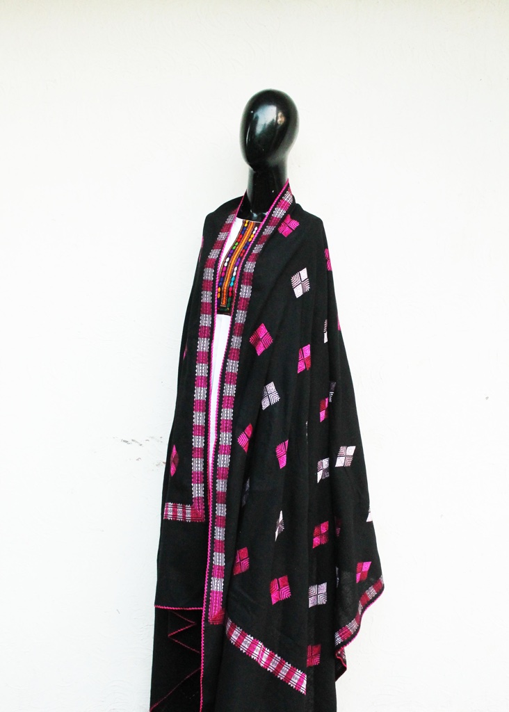 hand embroidered jisti shawl