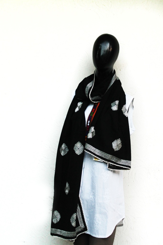 Stole with jisti/phulkari embroidery