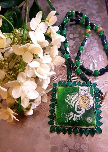 [PK2601-JW-NCK-011457] Green calligraphy