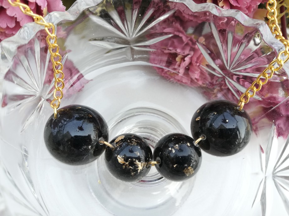 Black Gold Flake Choker