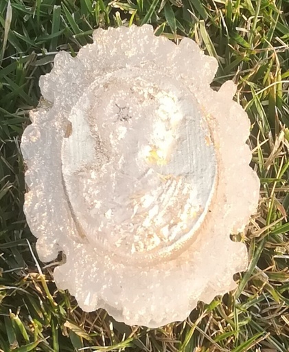 [PK4411-JW-NCK-014440] White Resin Cameo Pendant