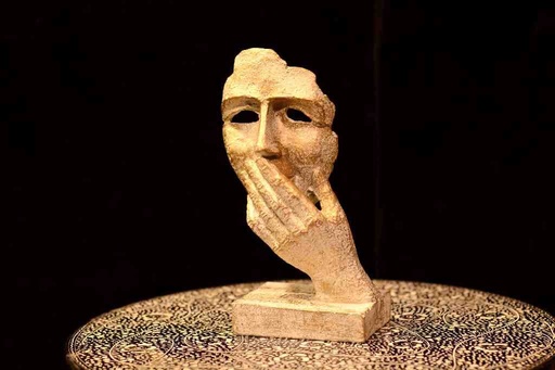 [PK0094-AR-SCU-028054] Duchess Face Gesture Sculpture