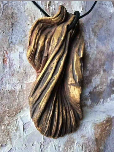 [PK5419-JW-NCK-029733] Hand sculpted pendant necklace.