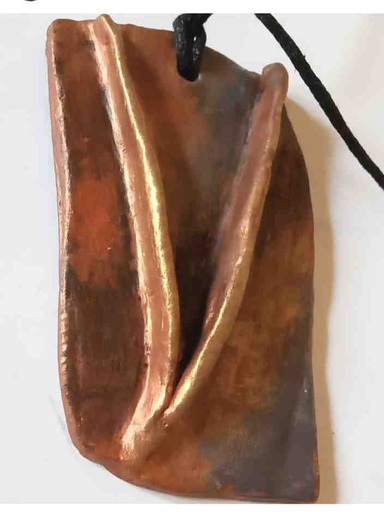 [PK5419-JW-NCK-029735] Hand sculpted pendant necklace.