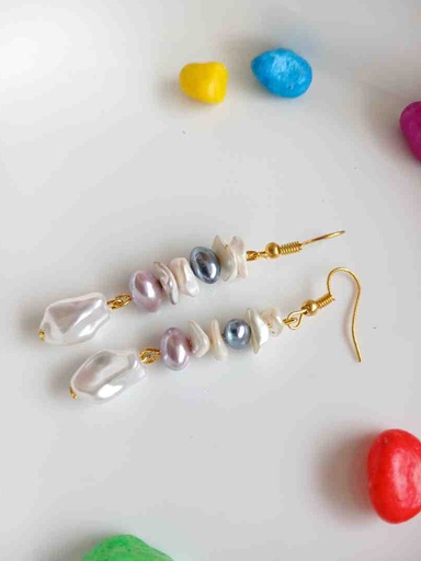 Trendy pearl earrings 
