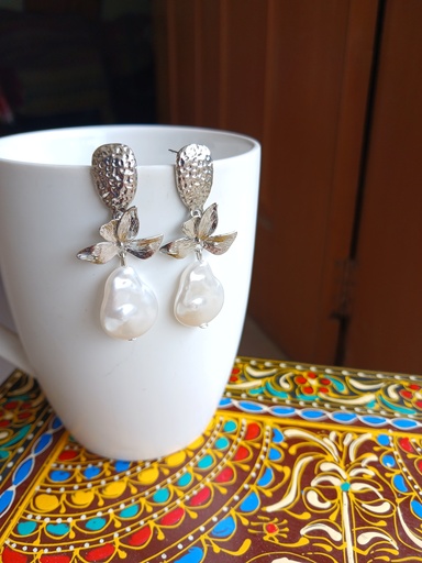 Trendy earrings