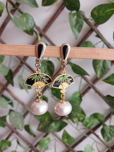 TRENDY EARRINGS