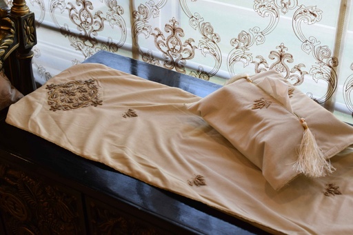 [VC-EG-VS-5] VS-5 Off-White Velvet Formal Runner and Tissue Box Cover Set