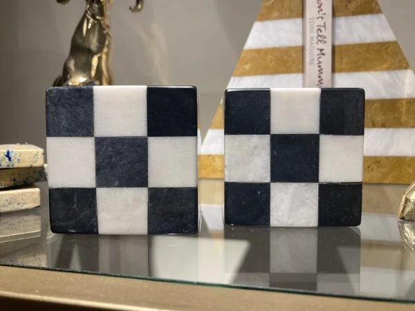 [VC-RAKH-BE-CHK-10101] Checkered Bookends – B&W