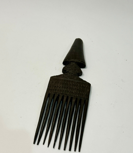 [VC-NUQ-018] Carved Wooden Comb