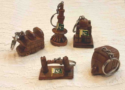 [PK0130-CF-WOO-003219] Wooden Handcrafted Keyrings. Set of 5